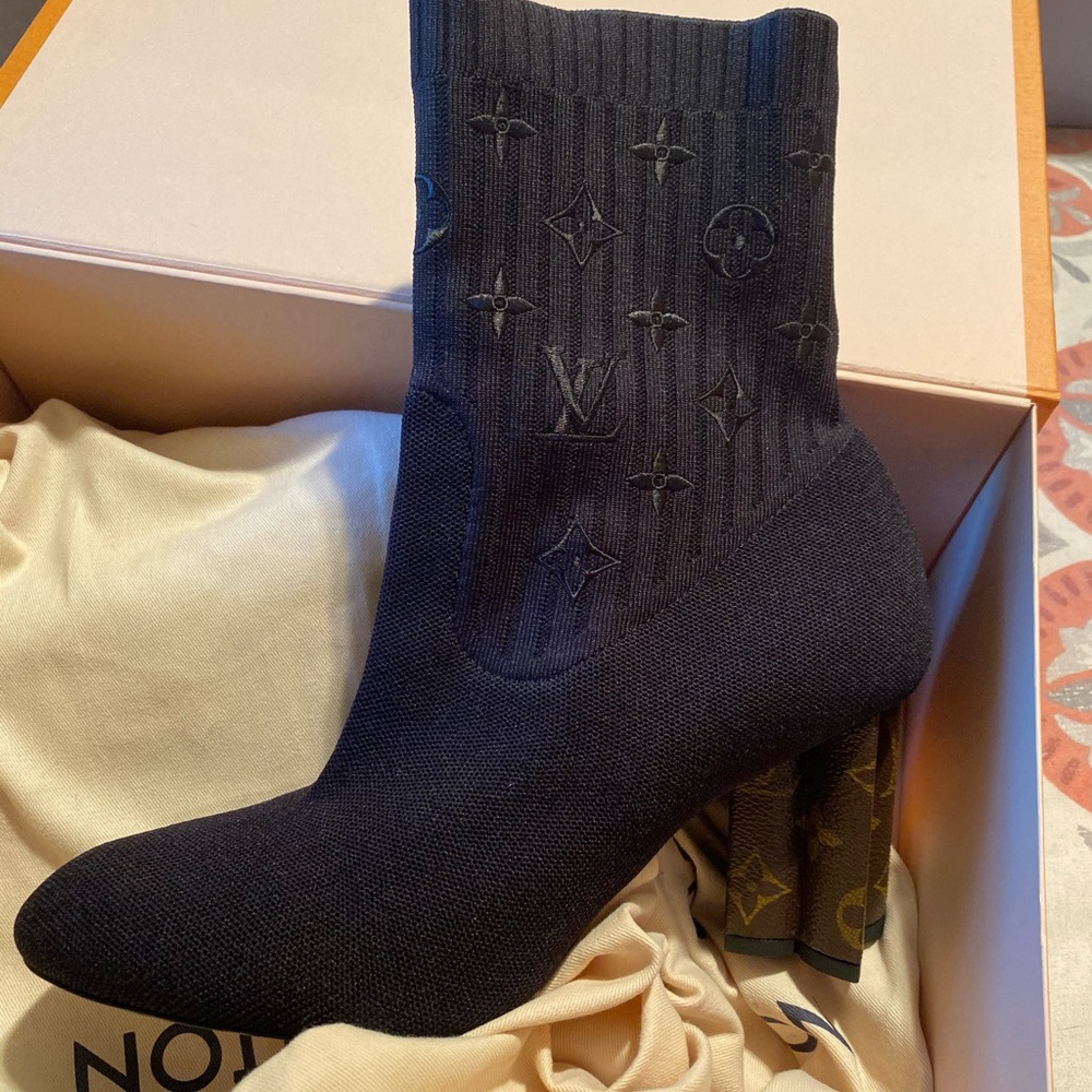 Lv silhouette ankle boots